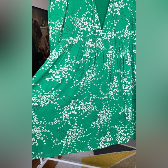 Green summer flowy dress - Picture 5 of 9